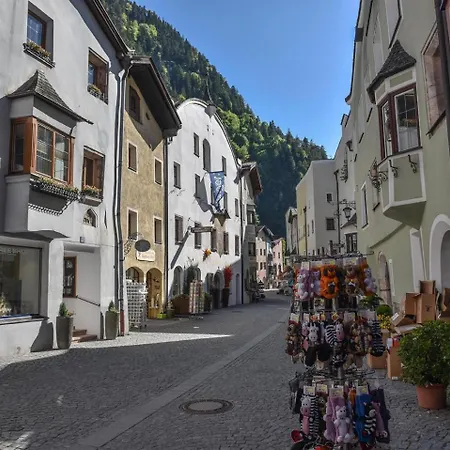 Alpapart Schneider 公寓 *